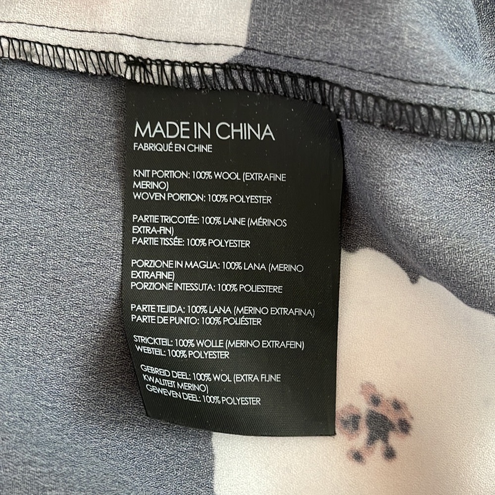 Beautiful merino sweater from club Monaco - Picture 6 of 6